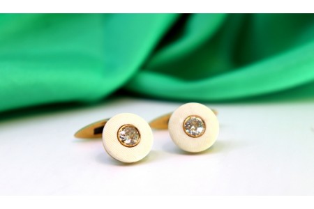 Botões de punho em ouro com aplicação de marfim e diamantes (2) 